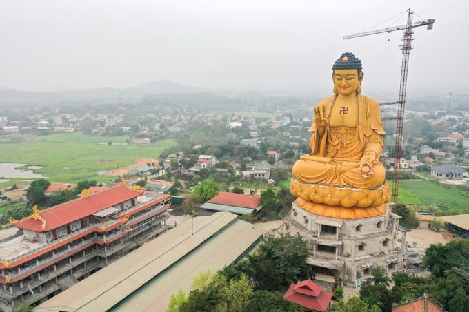 Chùa Khai Nguyên có một bức đại tượng Phật 72m, được cho là cao nhất Đông Nam Á