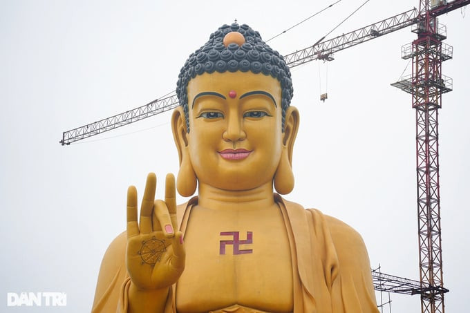 Bức tượng được xây dựng với thông điệp vì hòa bình thế giới. Ảnh: Báo Dân Trí.