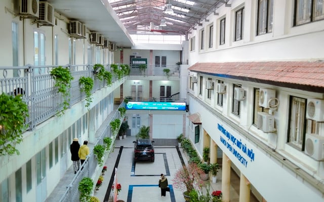 Trường đại học Mở Hà Nội có cơ sở chính tại nhà B101, đường Nguyễn Hiền, quận Hai Bà Trưng và có 10 khoa