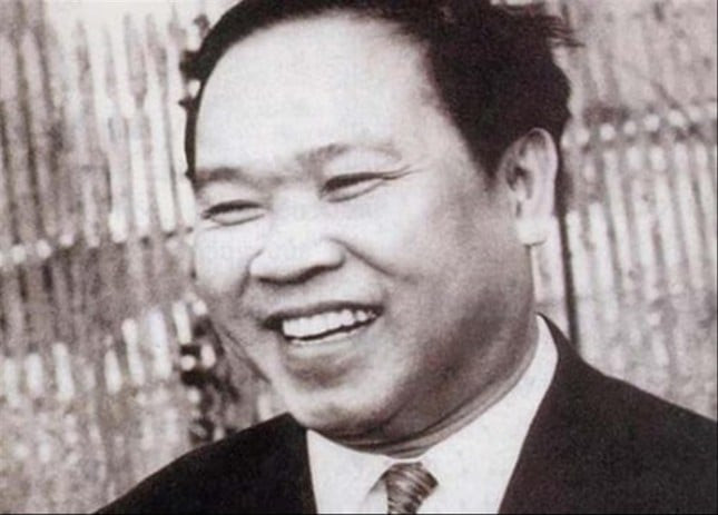 Chân dung nhà thơ Huy Cận