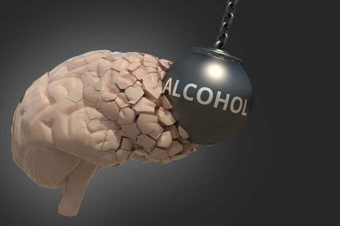 Người tiêu thụ quá mức đồ uống có cồn cũng có nguy cơ thiếu vitamin B1, tổn thương não