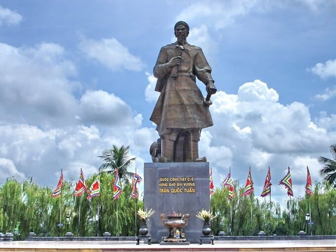 Trần Hưng Đạo được người dân Việt tôn sùng như bậc Thánh