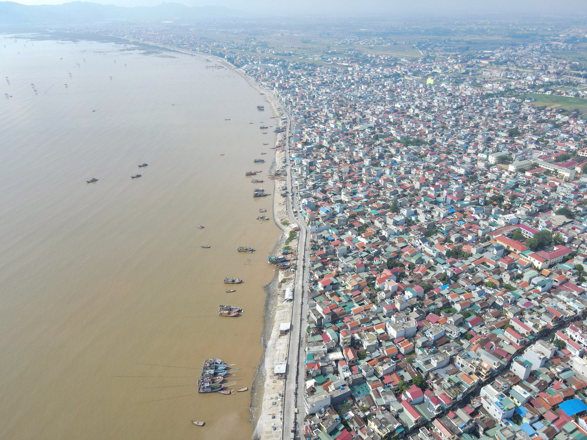 Ảnh]: Cuộc sống ở xã ven biển có mật độ dân số đông nhất Việt Nam