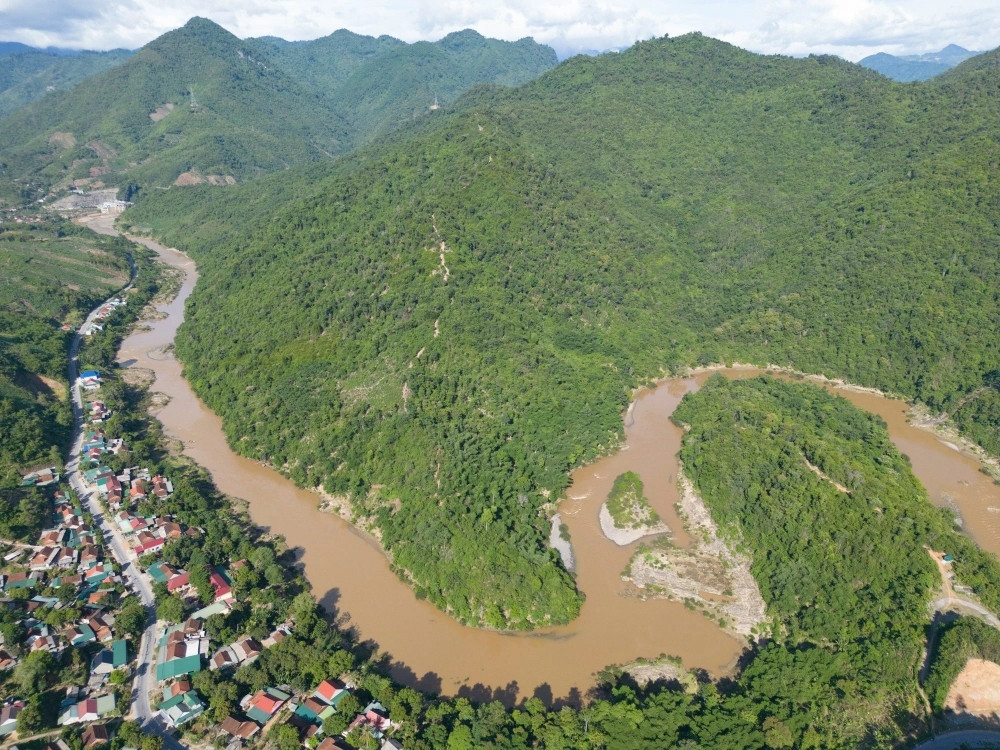 Một tỉnh nghèo miền Trung có đến 3/5 huyện rộng nhất Việt Nam