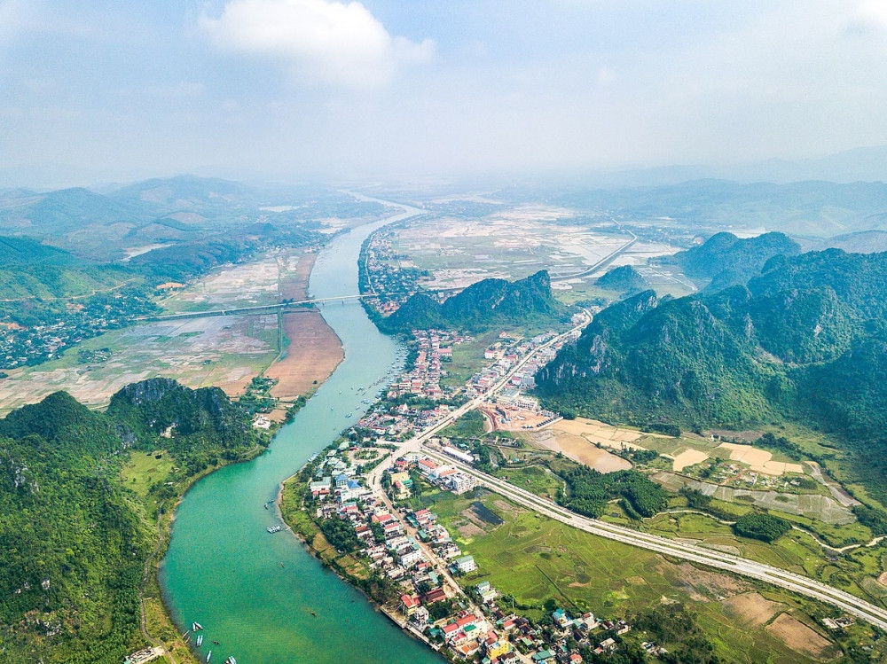 Một tỉnh nghèo miền Trung có đến 3/5 huyện rộng nhất Việt Nam
