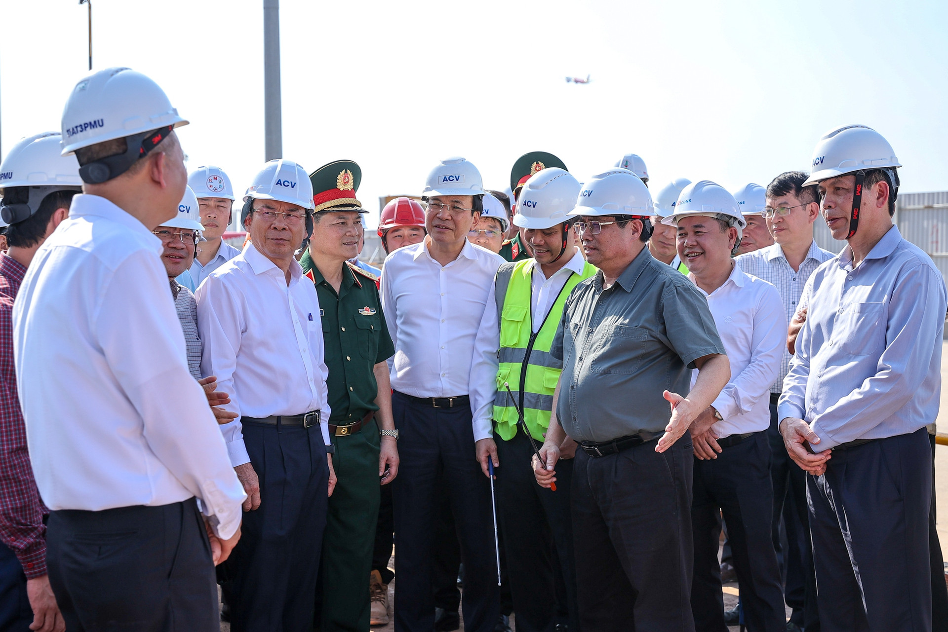 Thủ tướng: Phấn đấu hoàn thành ga T3 Tân Sơn Nhất đúng dịp 50 năm giải phóng miền Nam- Ảnh 5.