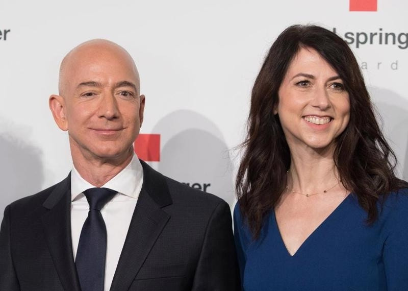 Jeff Bezos có thể trở thành một trong những người đàn ông giàu nhất lịch sử nếu không...ly hôn