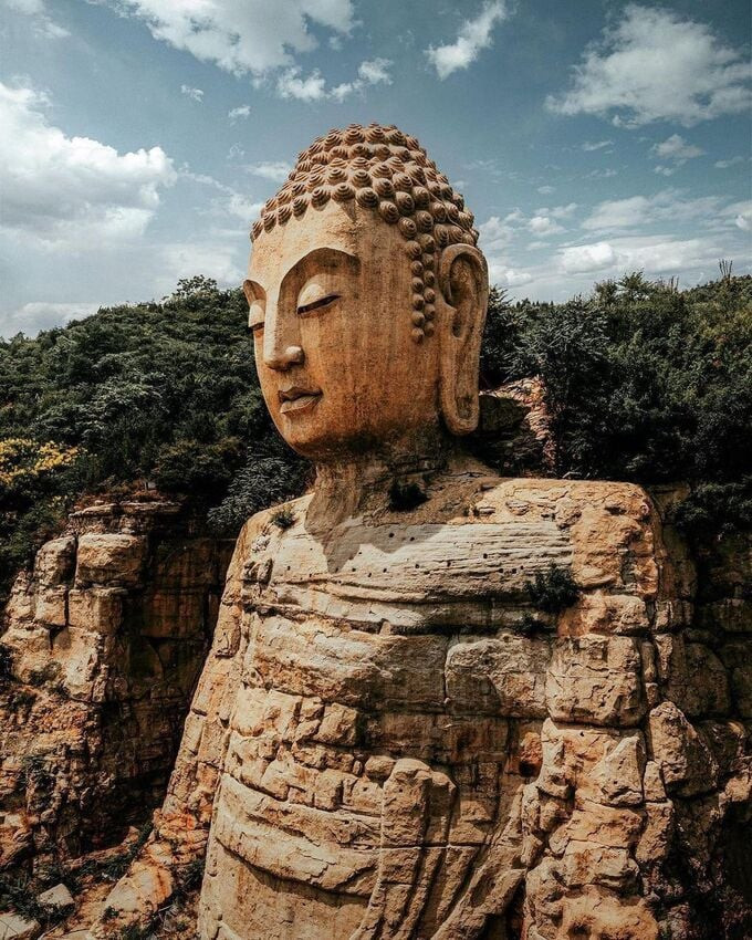 Đây là bức tượng bằng đá lớn thứ 2 thế giới