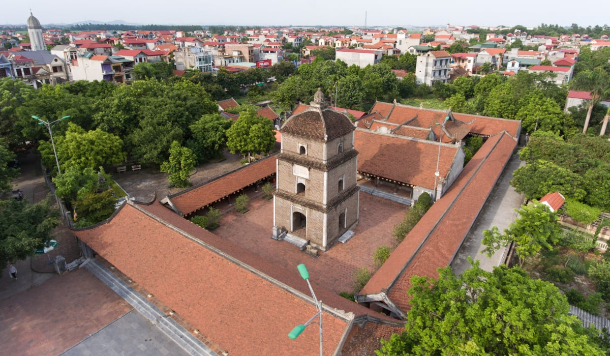 Ngôi chùa này là nơi giao thoa của nền Phật giáo từ Ấn Độ, Trung Quốc và nền văn hóa dân gian Việt Nam