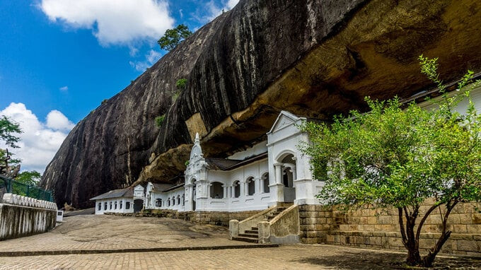 Đền hang Dambulla hay còn được gọi là chùa Vàng Dambulla
