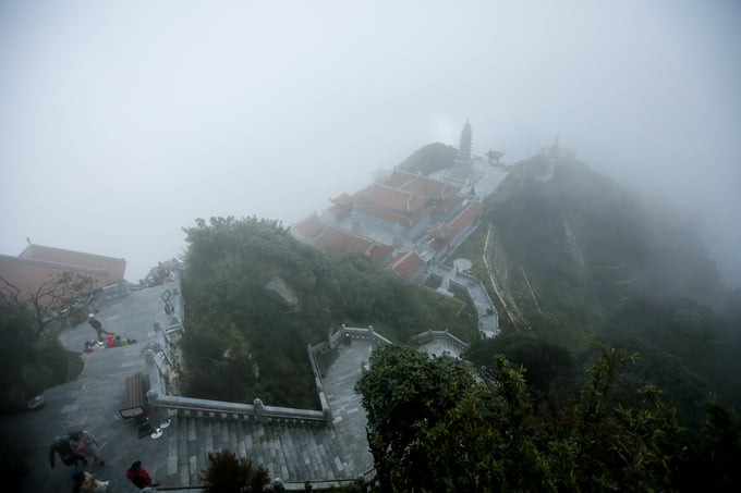 Kim Sơn Bảo Thắng Tự mang nét kiến trúc của một ngôi chùa cổ nằm cheo leo trên đỉnh núi. Ảnh: Vietnamplus