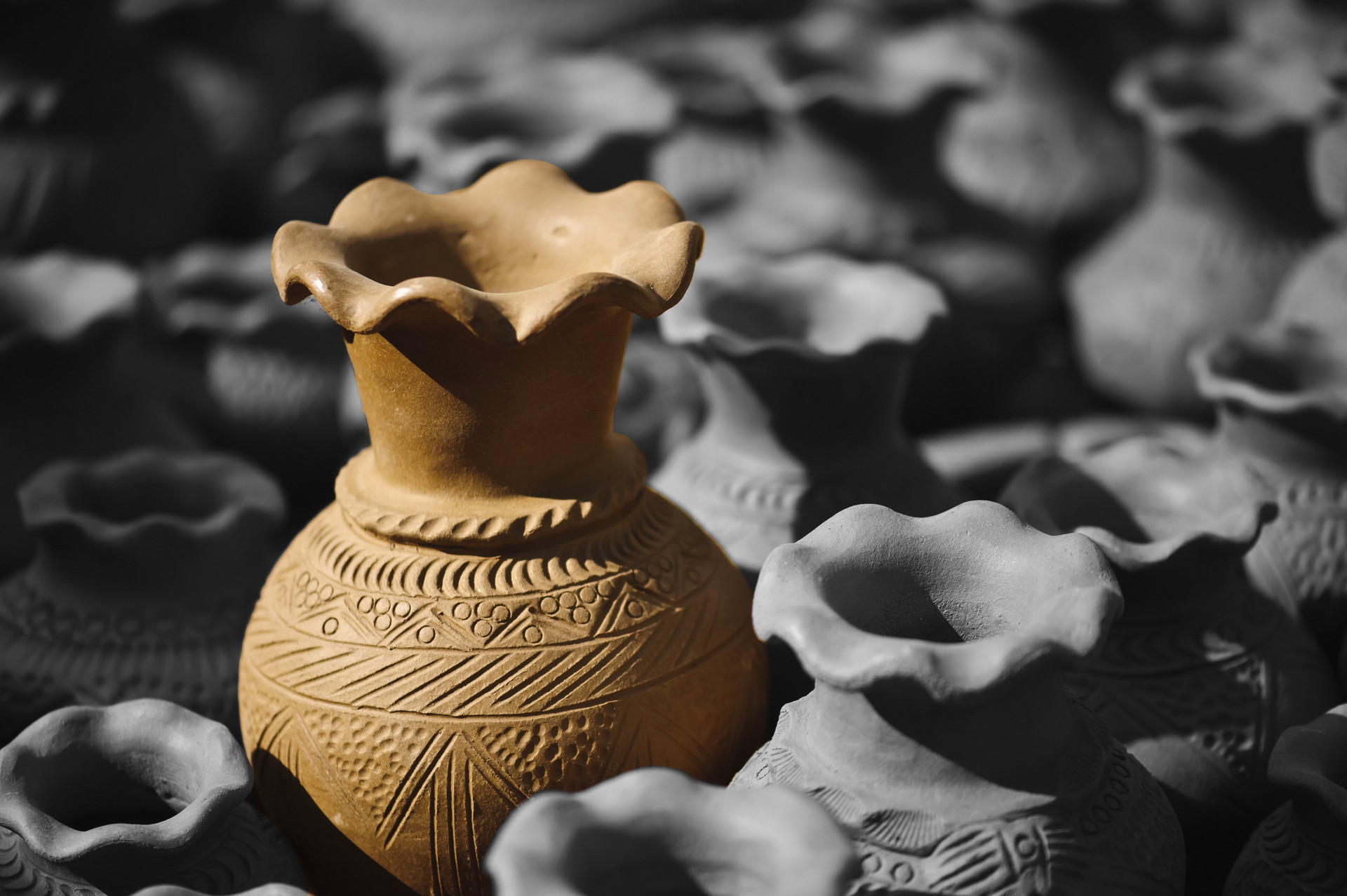 Theo nhiều nghệ nhân trong làng, làng gốm Bàu Trúc đến nay còn bảo lưu khá tốt kỹ thuật làm gốm hoàn toàn thủ công