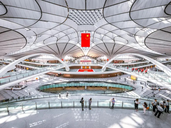 Trung Quốc gây choáng với 'siêu sân bay' như bước ra từ phim viễn tưởng: Rộng 1,4 triệu m2, được mệnh danh là '1 trong 7 kỳ quan thế giới mới'