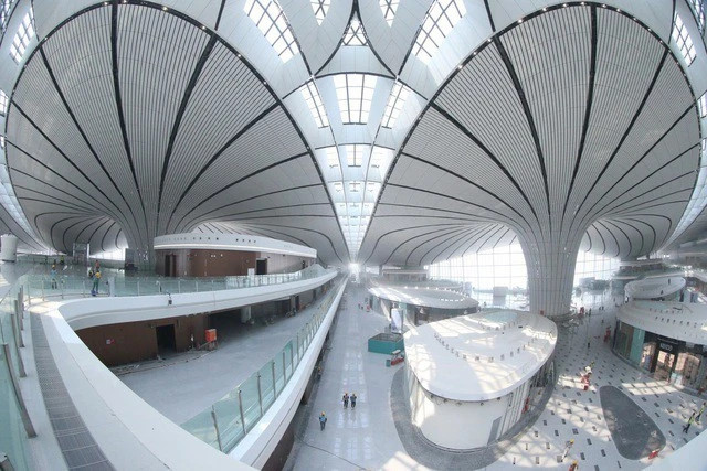 Trung Quốc gây choáng với 'siêu sân bay' như bước ra từ phim viễn tưởng: Rộng 1,4 triệu m2, được mệnh danh là '1 trong 7 kỳ quan thế giới mới'
