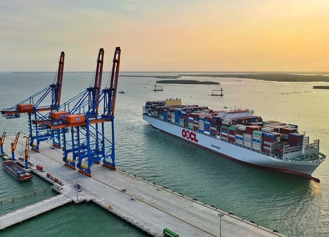 Siêu tàu container lớn nhất thế giới OOCL Spain cập Cảng Gemalink
