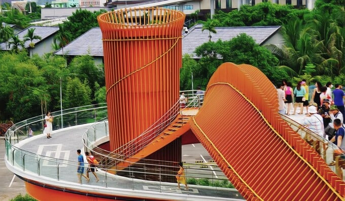 Cây cầu được xây dựng để kỷ niệm 50 quan hệ ngoại giao giữa Việt Nam và Nhật Bản
