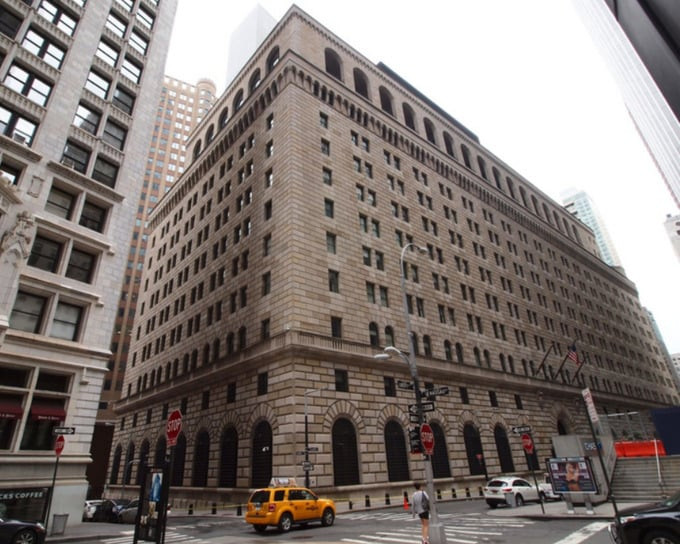 Tòa nhà số 33 Liberty Street là nơi đặt trụ sở của Ngân hàng Dự trữ Liên bang New York