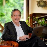 Ông Raymond Mallon