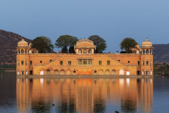 Jal Mahal được vua Madho Singh bắt đầu xây dựng vào năm 1750