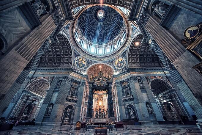 Thành phố Vatican còn là nơi lưu giữ các công trình kiến trúc, mỹ thuật có giá trị nghệ thuật và lịch sử của nhân loại