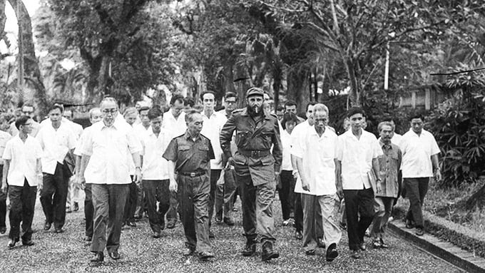 Chủ tịch Fidel Castro trong chuyến thăm Việt Nam năm 1973. Ảnh: AP