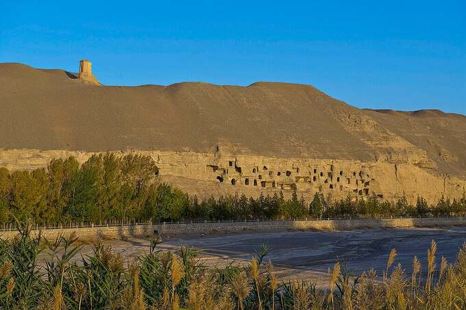 Hang đá Mạc Cao là nơi gặp gỡ tôn giáo, văn hóa phương đông và phương tây