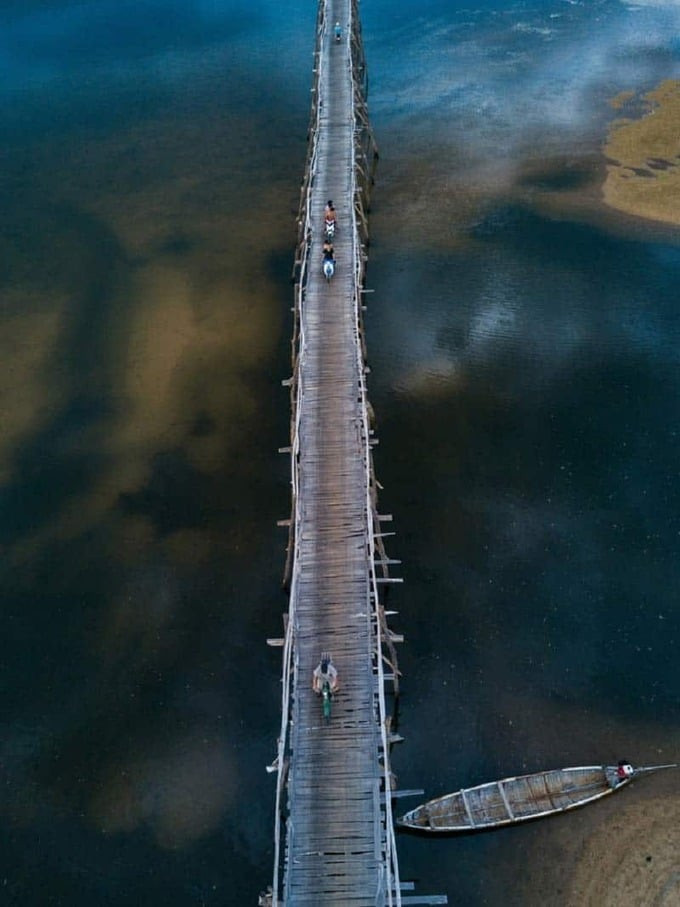 Cây cầu là điểm nối các điểm tham quan nổi tiếng nhất nhì miền Bắc