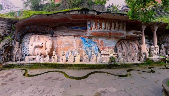 Bức tượng khổng lồ dáng hình của Phật Quan Âm