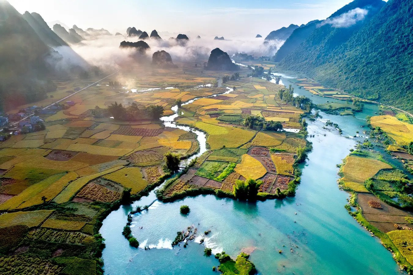 Sông Quây Sơn bắt nguồn từ Quảng Tây (Trung Quốc) với hai nhánh chảy vào Việt Nam hợp lưu nhau tại xã Ngọc Khê (Trùng Khánh, Cao Bằng)