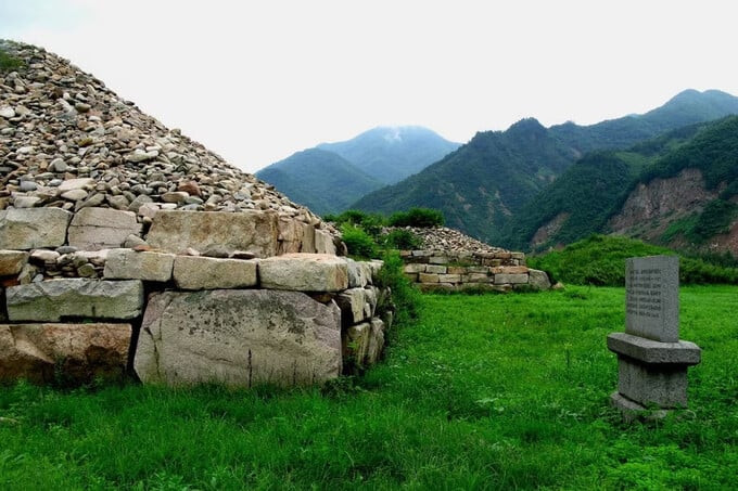 Quần thể lăng mộ này đã được UNESCO công nhận là Di sản văn hóa thế giới vào năm 2004