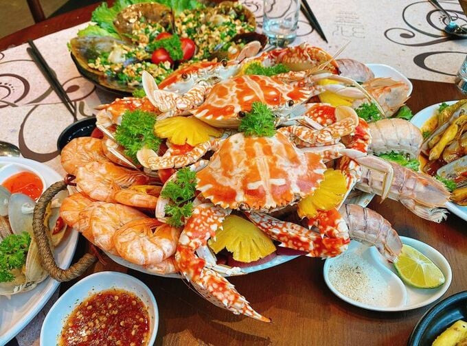 Nhiều món hải sản phong phú, hấp dẫn tại đảo Hòn Dấu