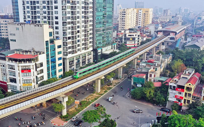 Hà Đông là nơi các tuyến đường sắt đô thị Hà Nội đi qua như Cát Linh - Hà Đông, Nội Bài - Ngọc Hồi, Mê Linh - Ngọc Hồi. Trong đó, tuyến Cát Linh - Hà Đông đã chính thức hoạt động từ tháng 11/2021