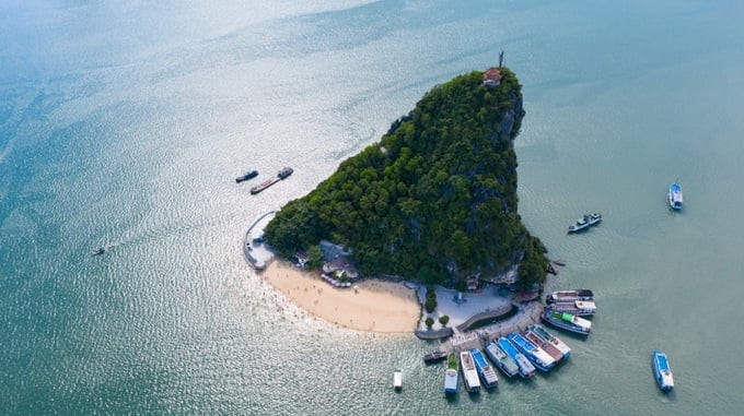 Đảo Ti Tốp, thuộc vịnh Hạ Long, tỉnh Quảng Ninh