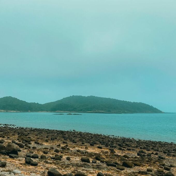 Đảo Ngọc Vừng là địa điểm du lịch không chỉ gây ấn tượng với du khách ở vẻ đẹp hoang sơ mà còn ở những giá trị lịch sử quan trọng