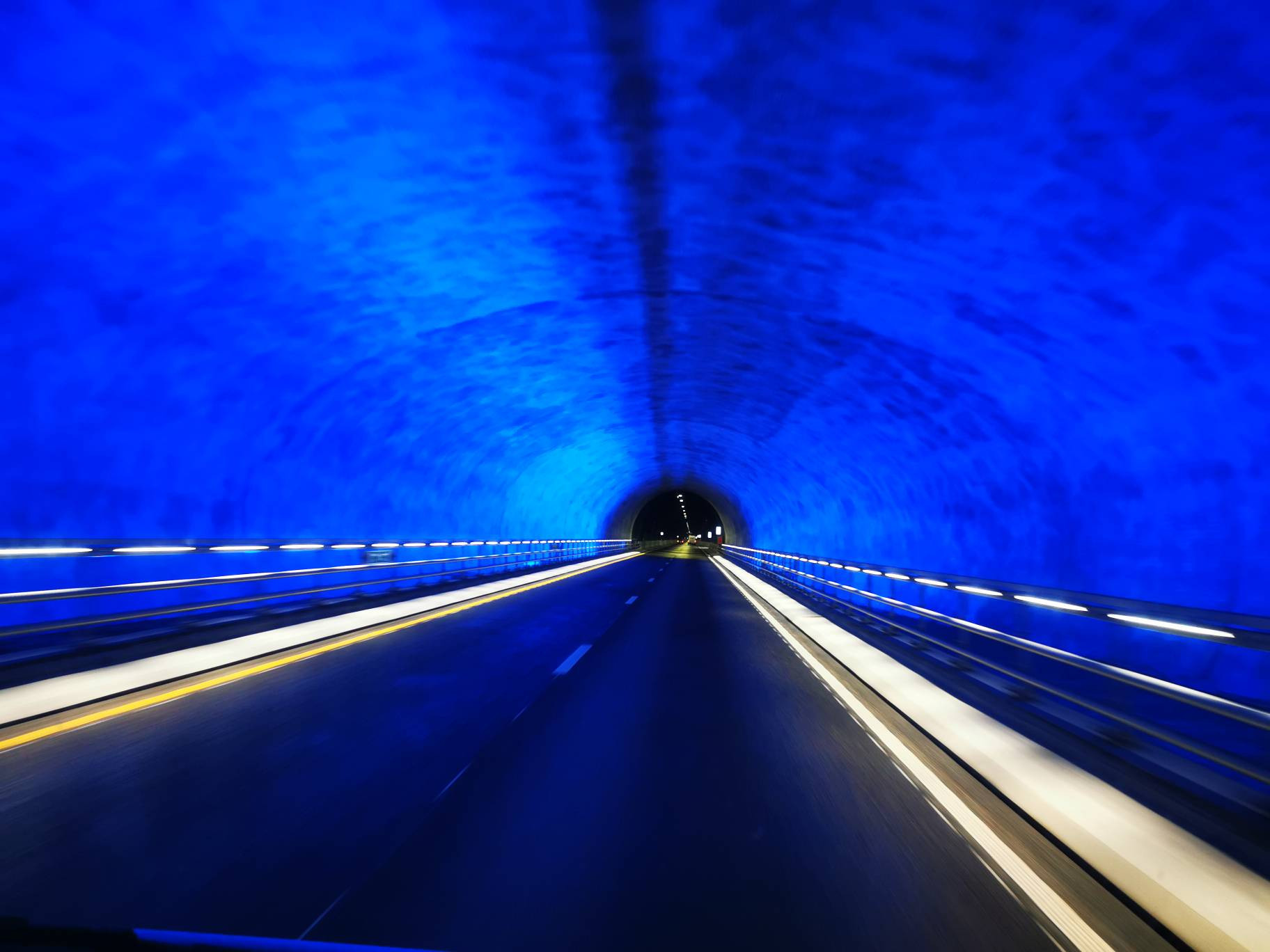 Hệ thống đường hầm Ryfast bao gồm hai đường hầm với tổng chiều dài kết hợp là 14,3km dưới biển