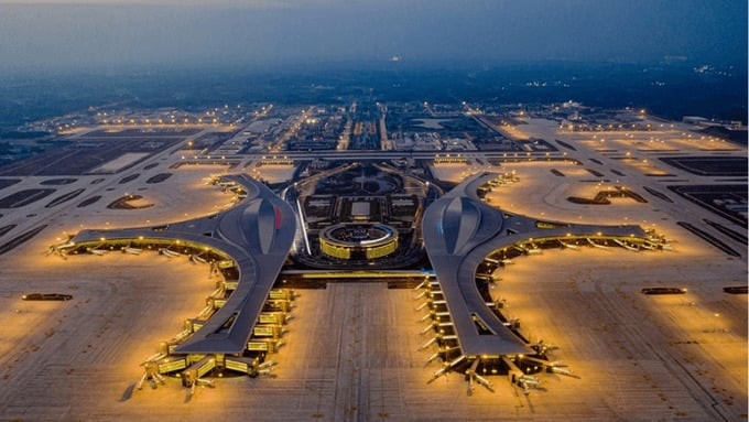 n bay Thiên Phủ Thành Đô được gọi là Thần điểu Mặt trời, tượng trưng cho nền văn minh thời nhà Thục với hình ảnh loài chim được lồng ghép khéo léo vào kiến trúc của sân bay