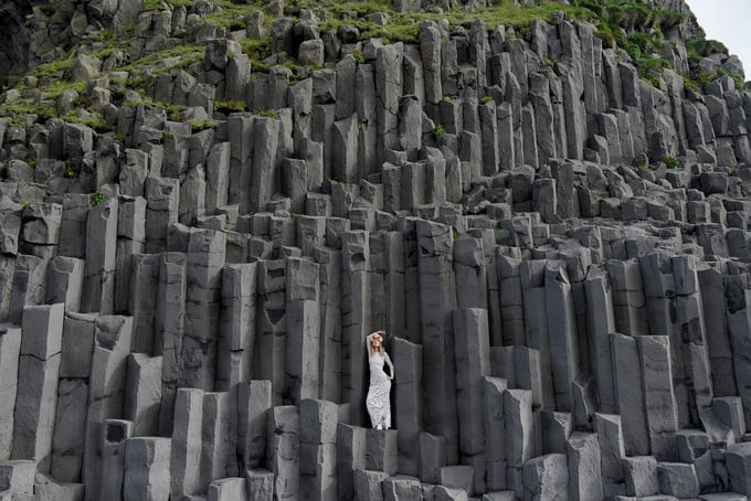 những hàng cột đá basalt vô cùng ấn tượng, thường được du khách lựa chọn làm điểm check-in
