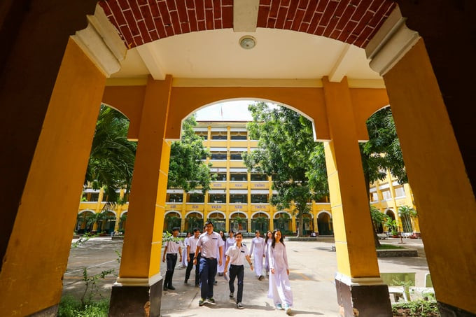Từ năm 1975 đến nay, trường có tên gọi là THPT Trưng Vương, dành cho cả nam lẫn nữ học sinh