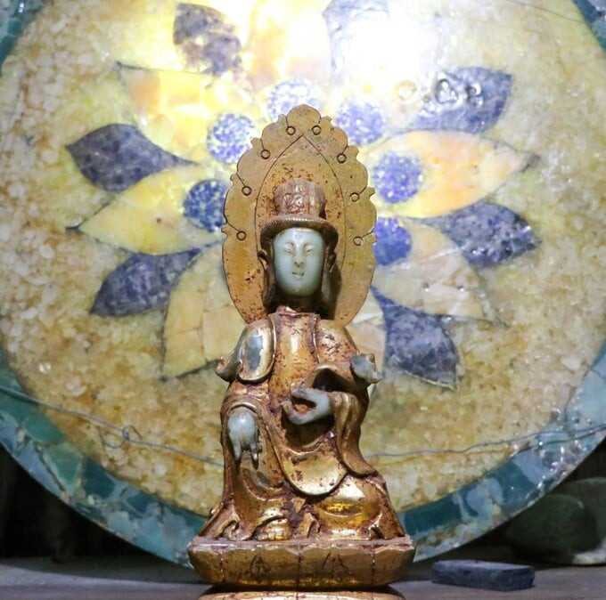 Cận cảnh bức tượng Phật ngọc mạ vàng duy nhất tại Việt Nam