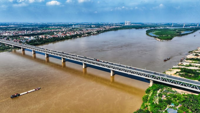 Cầu Thăng Long là cầu vượt sông 2 tầng duy nhất, thời gian thi công lâu nhất ở Hà Nội. Ảnh: Báo Giao Thông