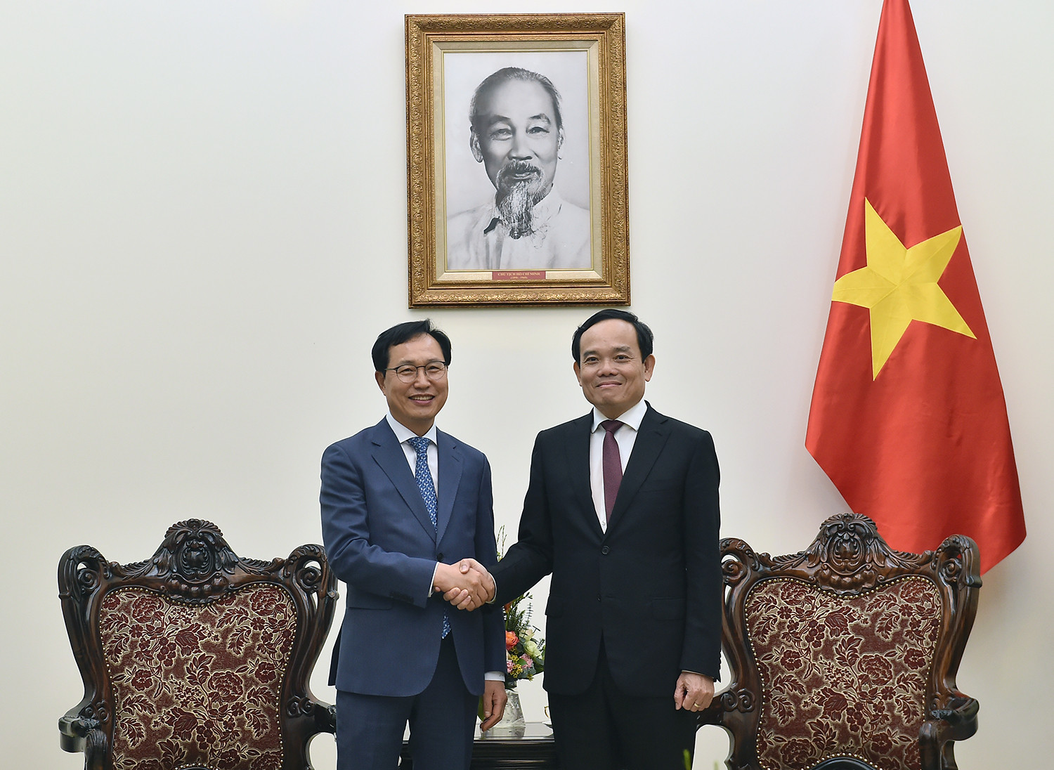 Đề nghị Samsung hỗ trợ Việt Nam đào tạo 50.000 kỹ sư ngành bán dẫn- Ảnh 1.