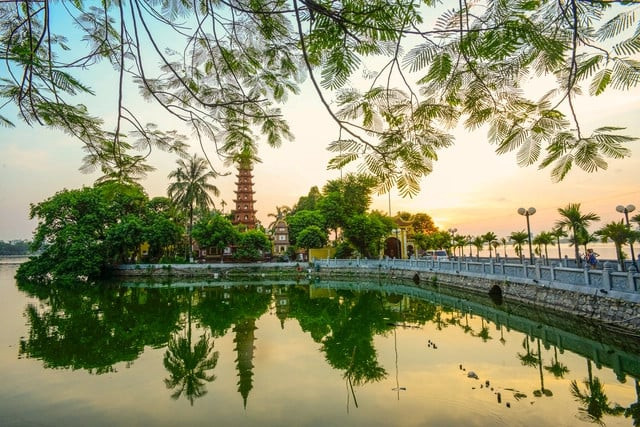 Chùa Trấn Quốc là một trong những ngôi chùa cổ nhất Việt Nam