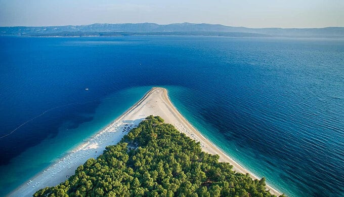 Bãi biển là biểu tượng của ngành du lịch ven biển Croatia