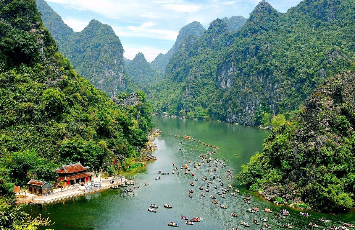 Báo Tây hết lời ca ngợi du lịch Ninh Bình, du khách 'đừng bỏ qua món dê núi'