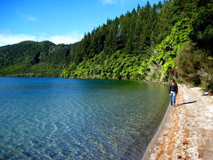Hồ Xanh cũng có cơ chế tự bảo vệ khi nó xả nước ra ba ngày một lần