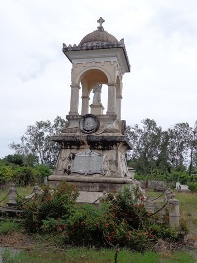 Ngôi mộ của Trần Bá Lộc