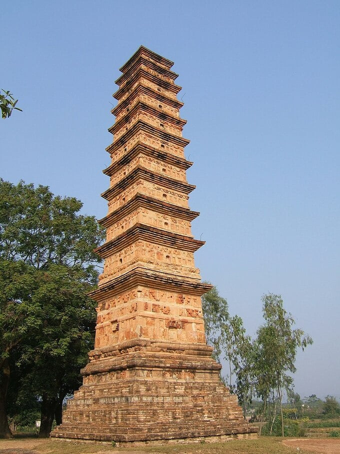 Di tích kiến trúc nghệ thuật tháp Bình Sơn, huyện Sông Lô