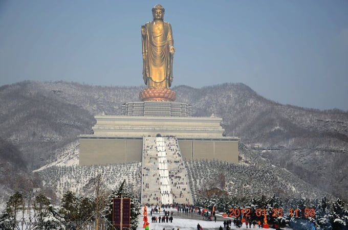 Trung Nguyên đại Phật có chiều cao hoảng 208m