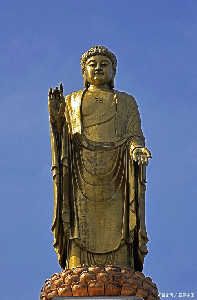 Diện mạo của Đức Phật rất trang nghiêm, uy nghi và vững chãi