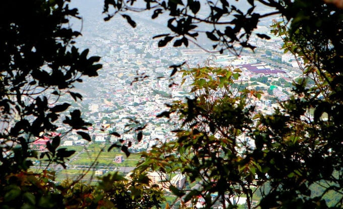 Khung cảnh TP. Đà Nẵng nhìn từ đỉnh Bàn Cờ. Ảnh: Báo Kinh tế và Đô thị